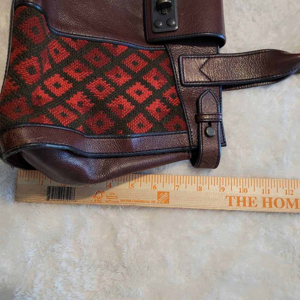Vintage Fossil Reissue Tapestry Kilimanjaro Leather Hand Bag Turn-Lock Red Brown - Picture 14 of 16